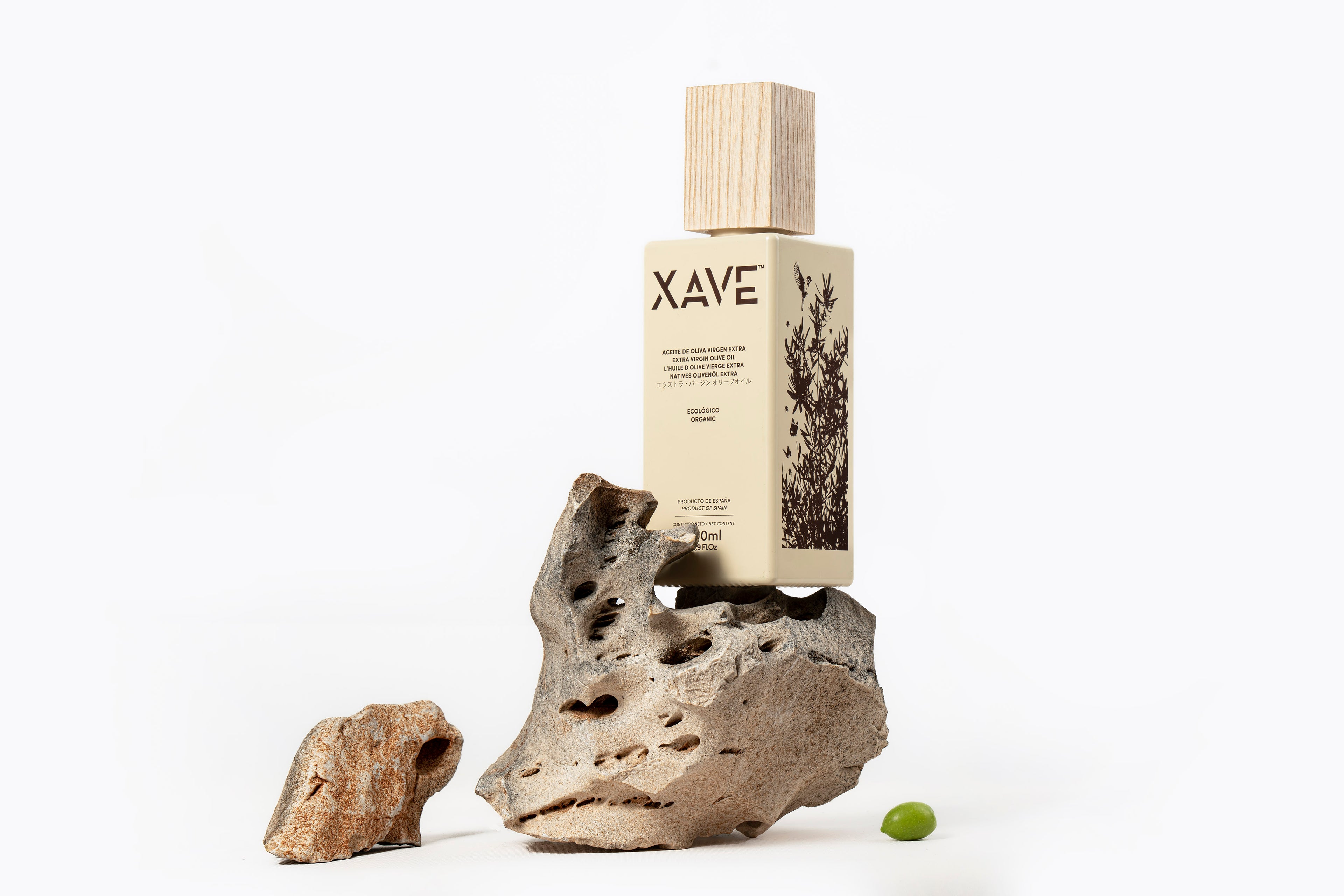 Ekologiškas ypač tyras alyvuogių aliejus XAVE ECOLOGICO, pagamintas iš 100 % Picual veislės alyvuogių.