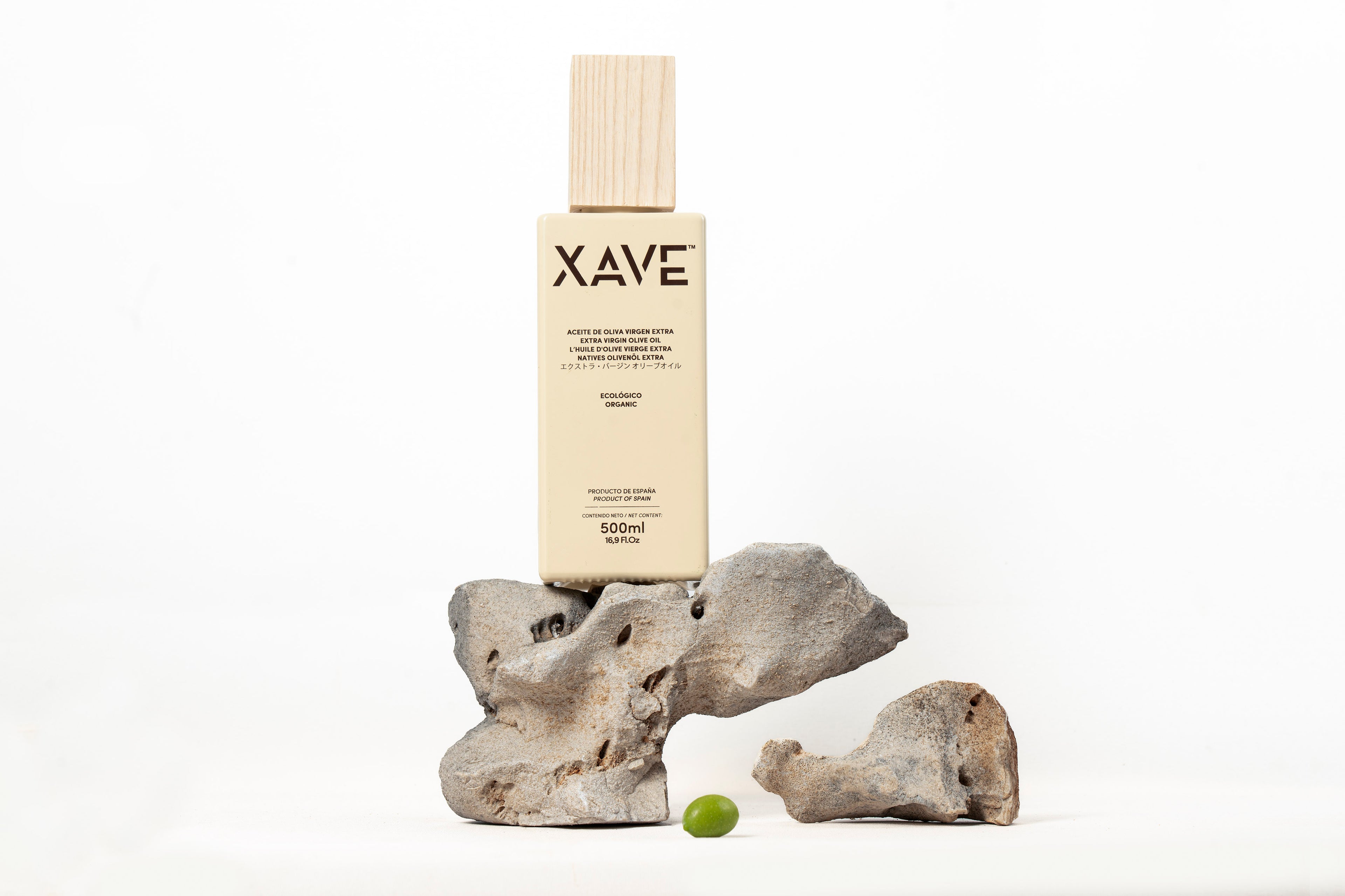 Ekologiškas ypač tyras alyvuogių aliejus XAVE ECOLOGICO, pagamintas iš 100 % Picual veislės alyvuogių.